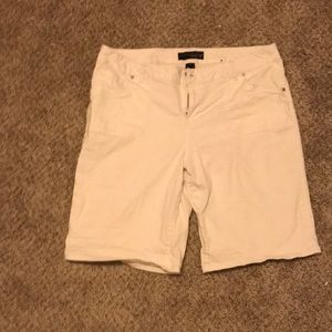 Women’s white Capri shorts